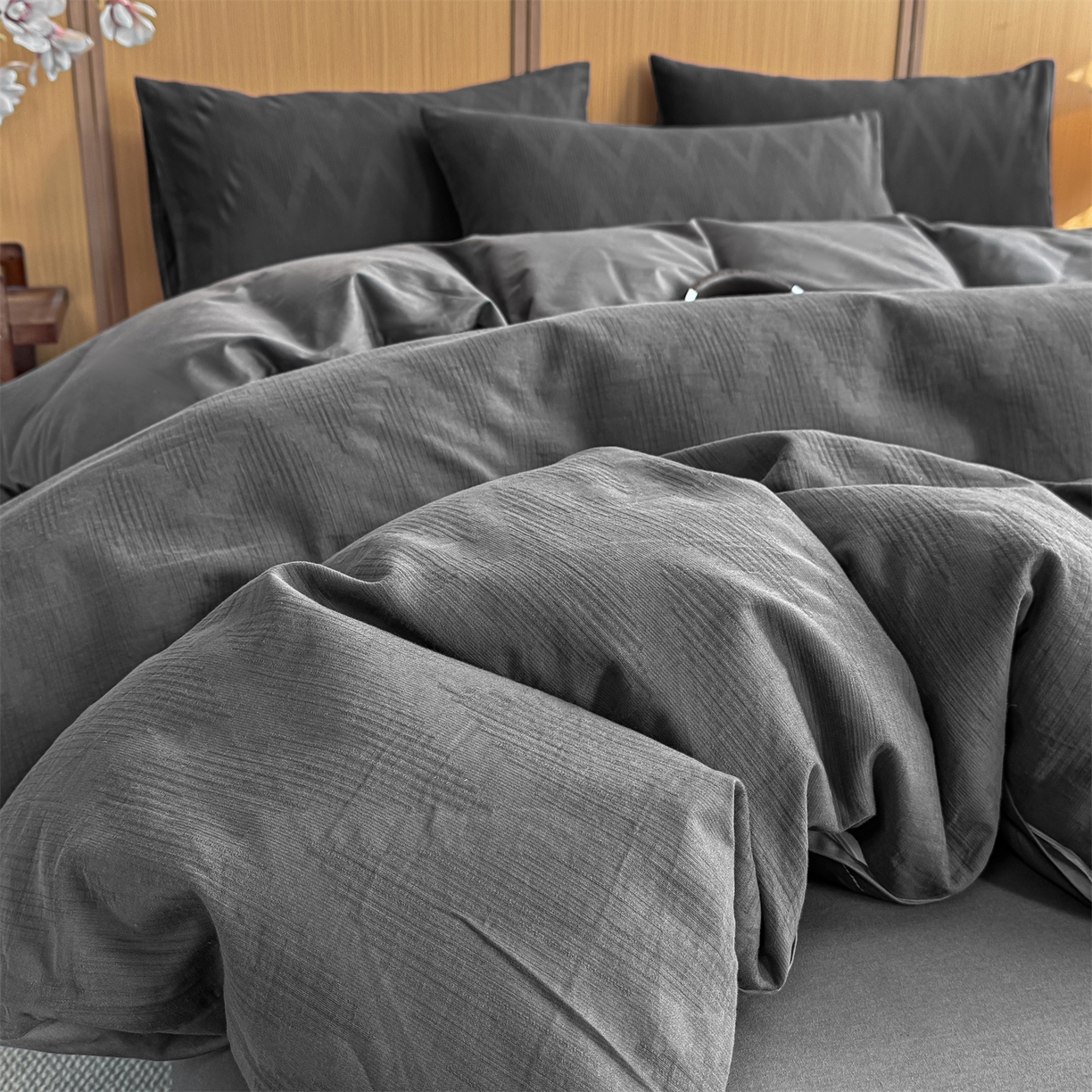 91家纺网 家纺一手货源 找家纺 灰鲸 2026新款全棉纯棉三层纱色织提花四件套 影韵-素墨