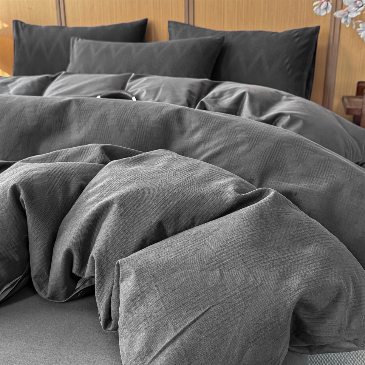 91家纺网 家纺一手货源 找家纺 灰鲸 2026新款全棉纯棉三层纱色织提花四件套 影韵-素墨