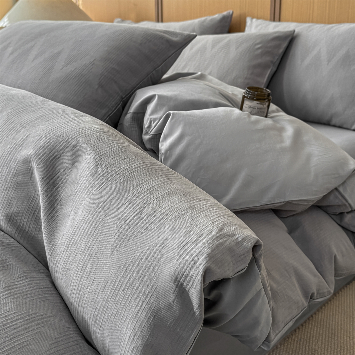 91家纺网 家纺一手货源 找家纺 灰鲸 2026新款全棉纯棉三层纱色织提花四件套 影韵-雾灰