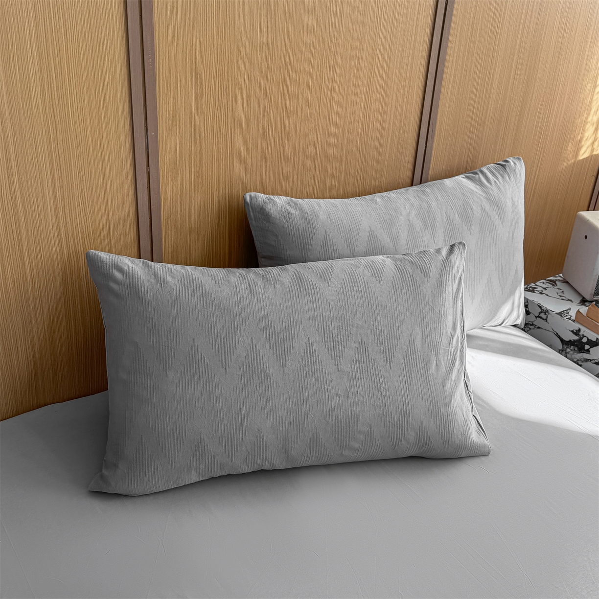 91家纺网 家纺一手货源 找家纺 灰鲸 2026新款全棉纯棉三层纱色织提花四件套 影韵-雾灰