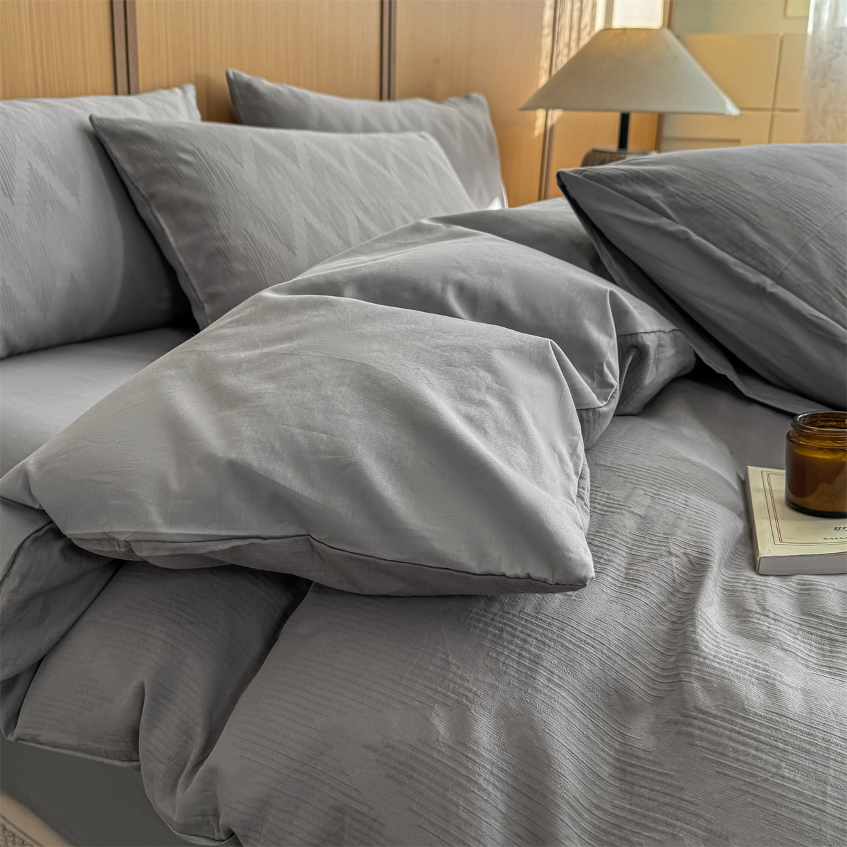 91家纺网 家纺一手货源 找家纺 灰鲸 2026新款全棉纯棉三层纱色织提花四件套 影韵-雾灰