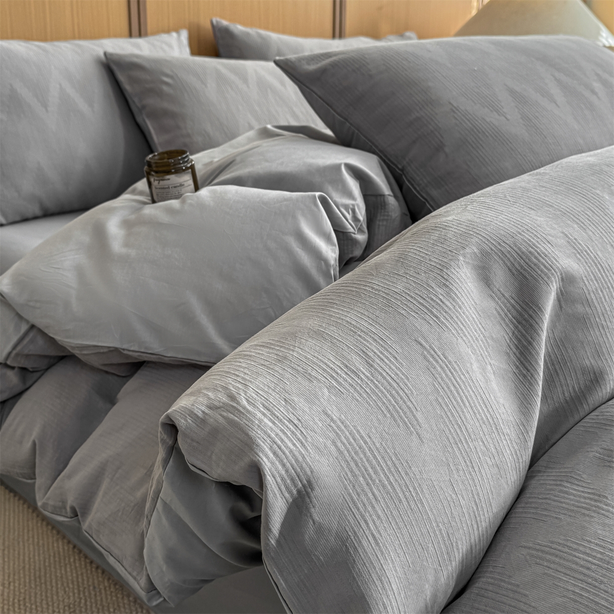 91家纺网 家纺一手货源 找家纺 灰鲸 2026新款全棉纯棉三层纱色织提花四件套 影韵-雾灰