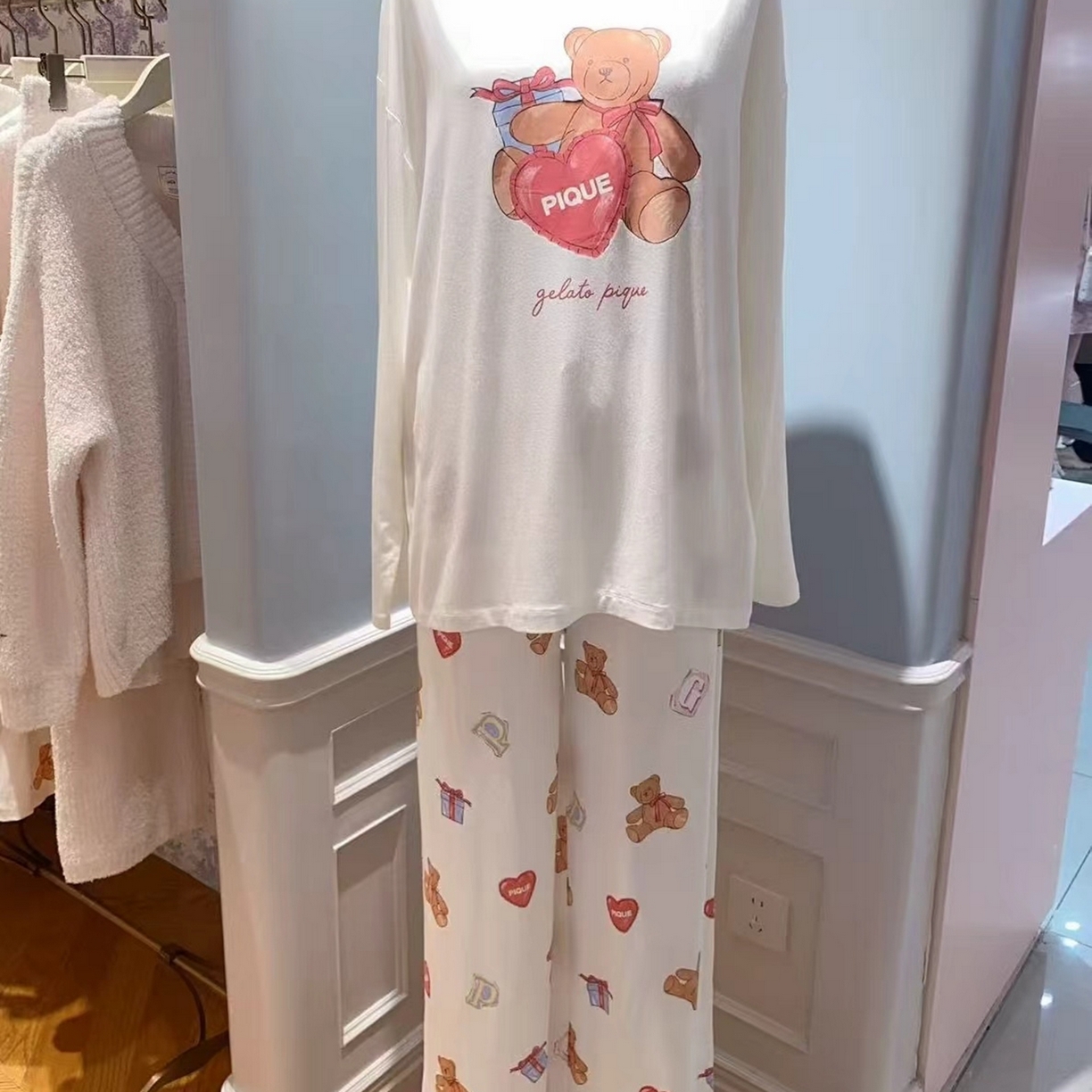 91家纺网 家纺一手货源 找家纺 （总）妍景家居生活馆 2026新款圆领礼物熊套装