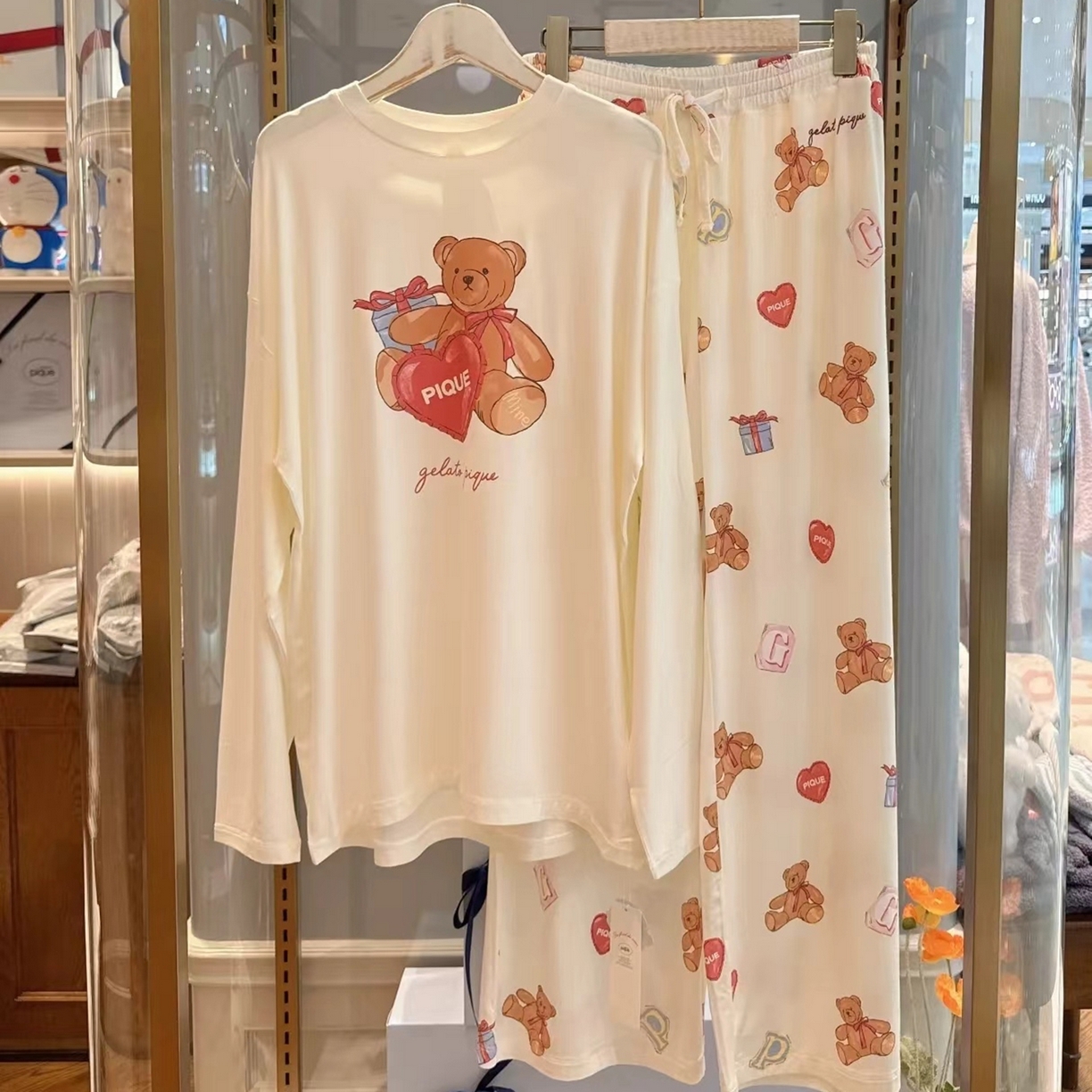 91家纺网 家纺一手货源 找家纺 妍景家居生活馆 2026新款圆领礼物熊套装 白色