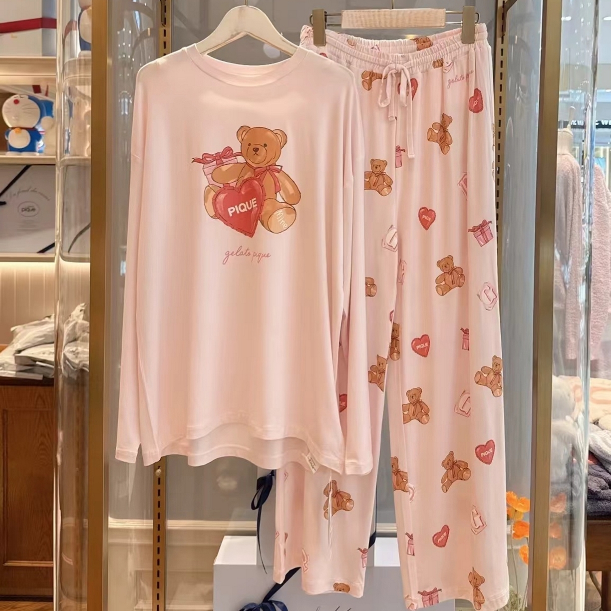 91家纺网 家纺一手货源 找家纺 妍景家居生活馆 2026新款圆领礼物熊套装 粉色