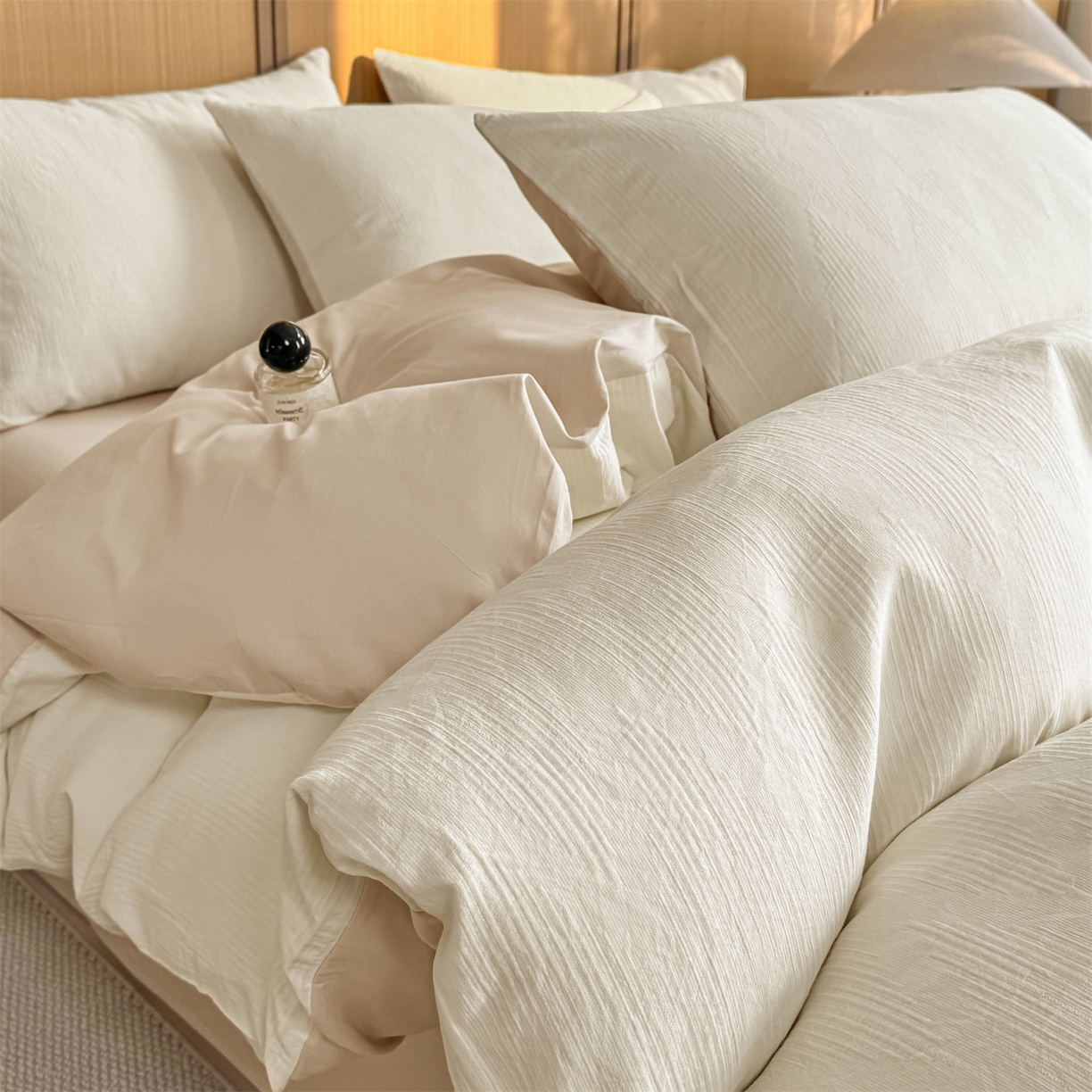 91家纺网 家纺一手货源 找家纺 灰鲸 2026新款全棉纯棉三层纱色织提花四件套 影韵-杏仁奶霜