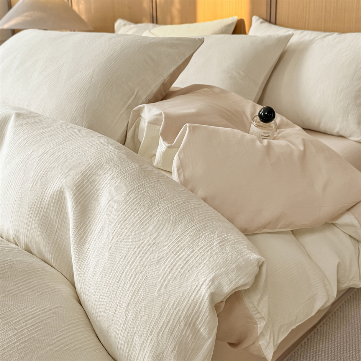 91家纺网 家纺一手货源 找家纺 灰鲸 2026新款全棉纯棉三层纱色织提花四件套 影韵-杏仁奶霜