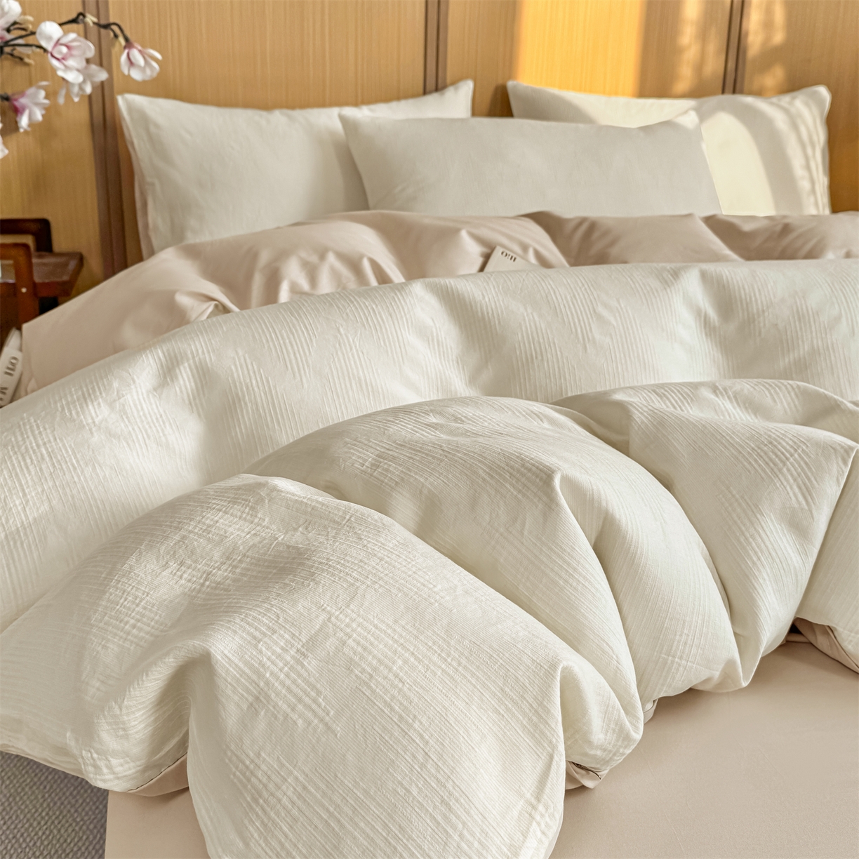 91家纺网 家纺一手货源 找家纺 灰鲸 2026新款全棉纯棉三层纱色织提花四件套 影韵-杏仁奶霜