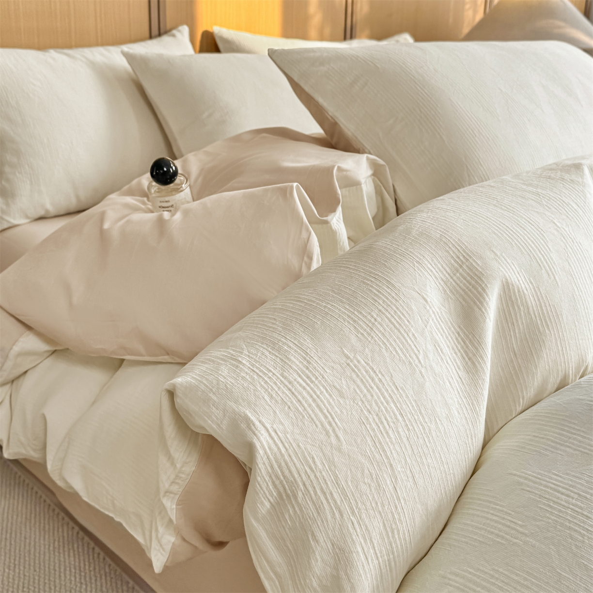 91家纺网 家纺一手货源 找家纺 灰鲸 2026新款全棉纯棉三层纱色织提花四件套 影韵-杏仁奶霜