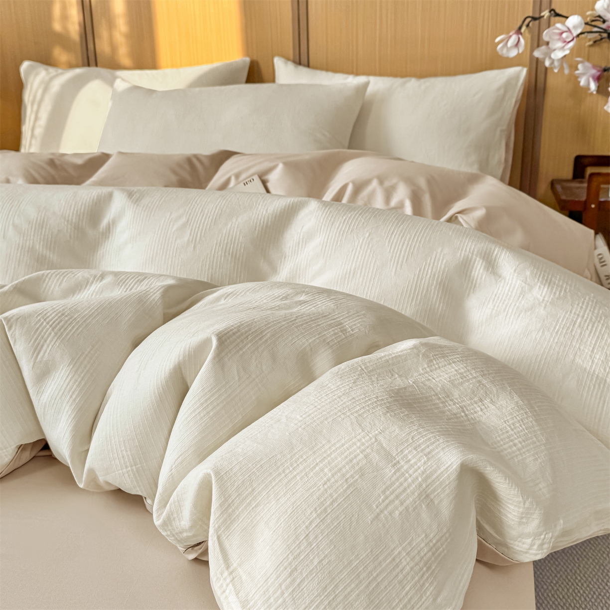 91家纺网 家纺一手货源 找家纺 灰鲸 2026新款全棉纯棉三层纱色织提花四件套 影韵-杏仁奶霜