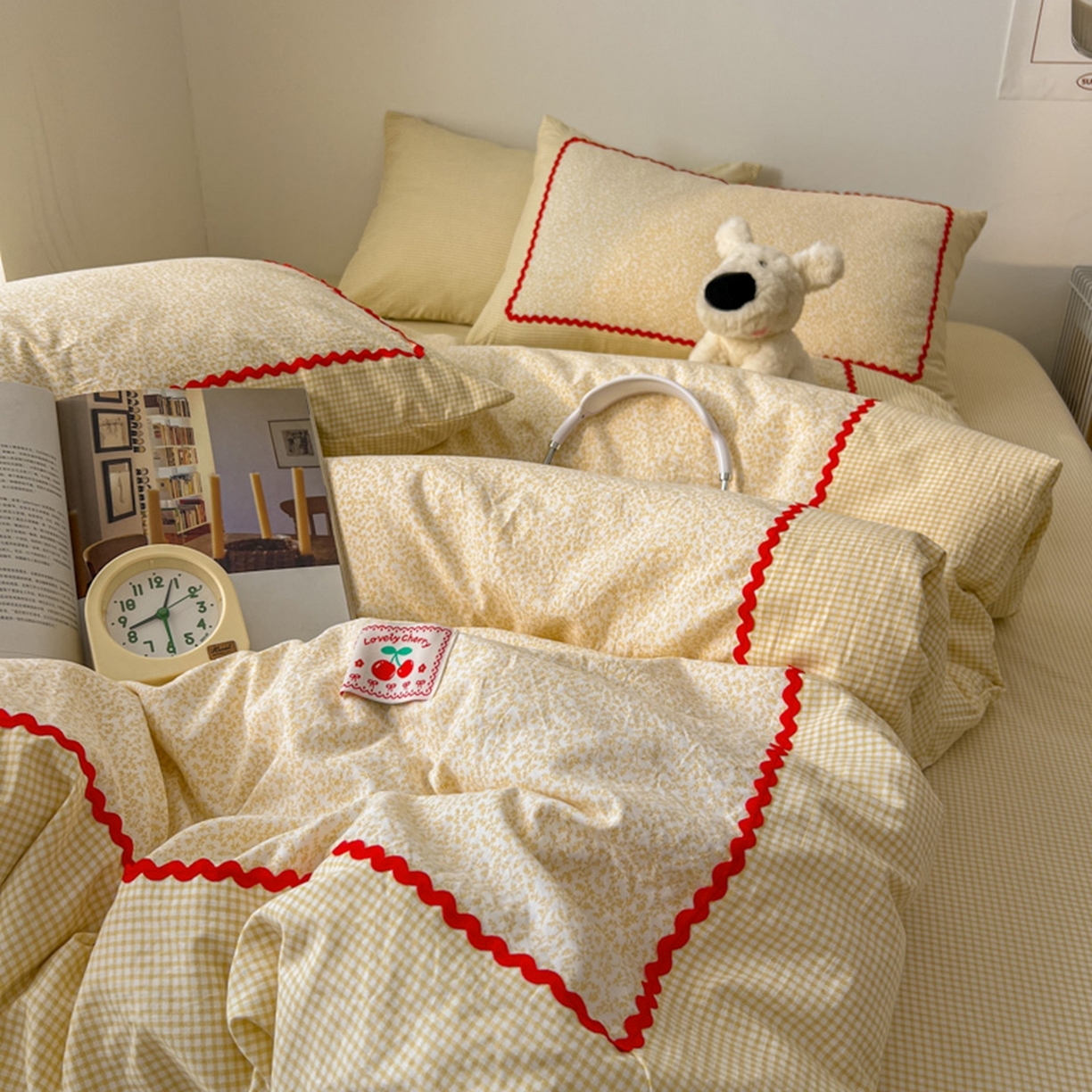 91家纺网 家纺一手货源 找家纺 （总）睡美美家纺 2026新款古法水洗贴布格纹碎花云朵棉四件套-格纹小碎花