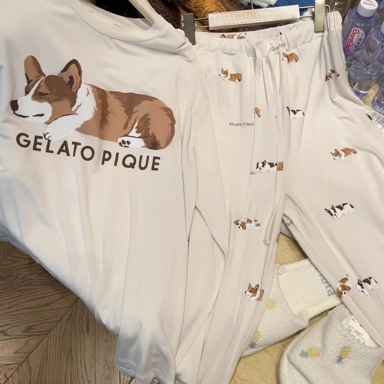 91家纺网 家纺一手货源 找家纺 妍景家居生活馆 2026新款睡眠狗狗套装 白色