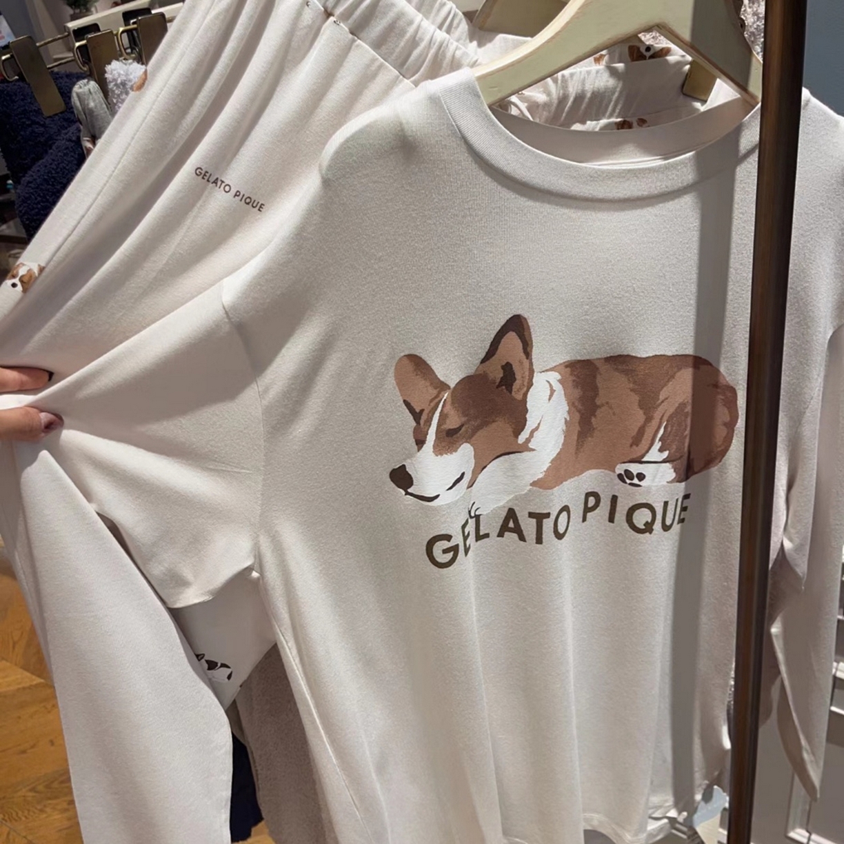 91家纺网 家纺一手货源 找家纺 妍景家居生活馆 2026新款睡眠狗狗套装 白色