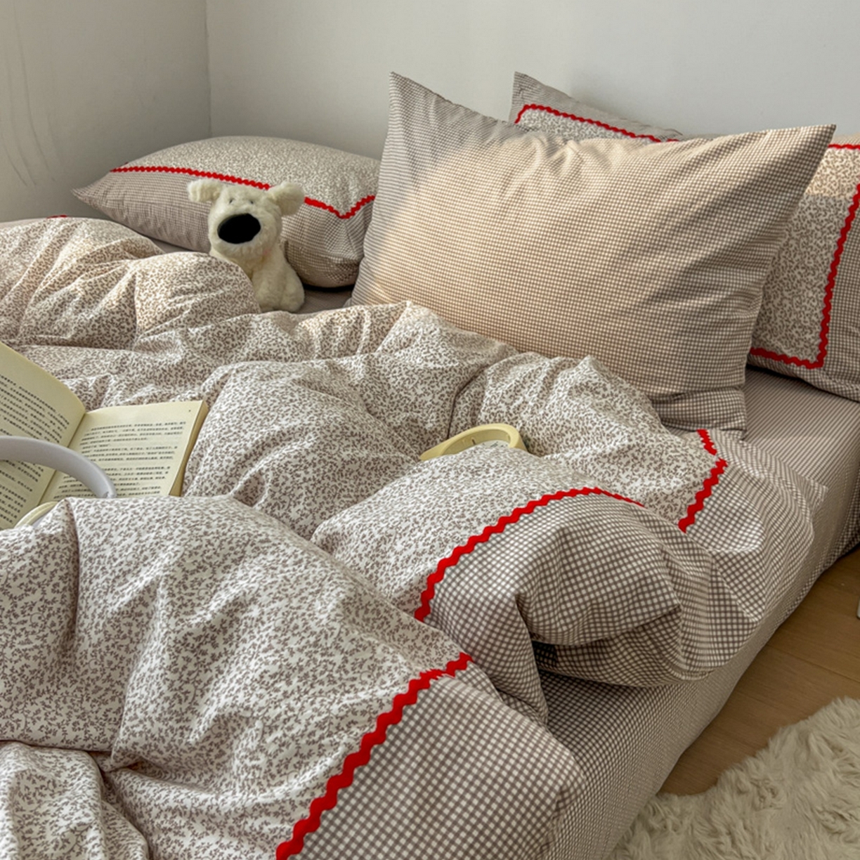 91家纺网 家纺一手货源 找家纺 睡美美家纺 2026新款古法水洗贴布格纹碎花云朵棉四件套-格纹小碎花 格纹小碎花--浅咖