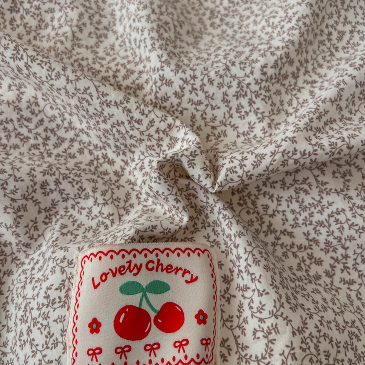 91家纺网 家纺一手货源 找家纺 睡美美家纺 2026新款古法水洗贴布格纹碎花云朵棉四件套-格纹小碎花 格纹小碎花--浅咖