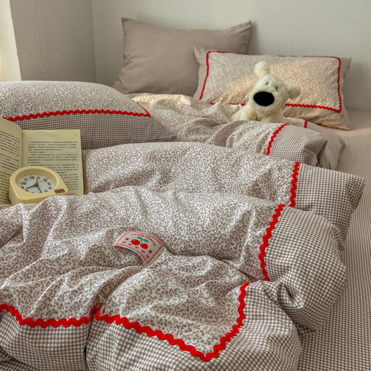 91家纺网 家纺一手货源 找家纺 睡美美家纺 2026新款古法水洗贴布格纹碎花云朵棉四件套-格纹小碎花 格纹小碎花--浅咖