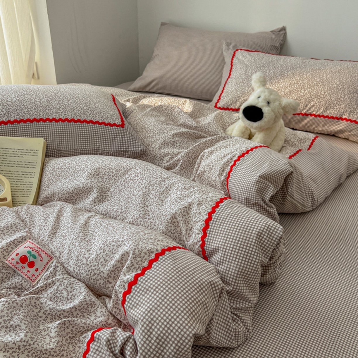 91家纺网 家纺一手货源 找家纺 睡美美家纺 2026新款古法水洗贴布格纹碎花云朵棉四件套-格纹小碎花 格纹小碎花--浅咖