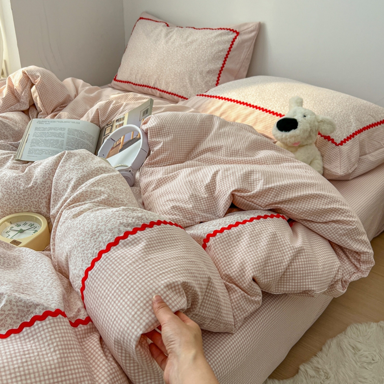 91家纺网 家纺一手货源 找家纺 睡美美家纺 2026新款古法水洗贴布格纹碎花云朵棉四件套-格纹小碎花 格纹小碎花--柔粉