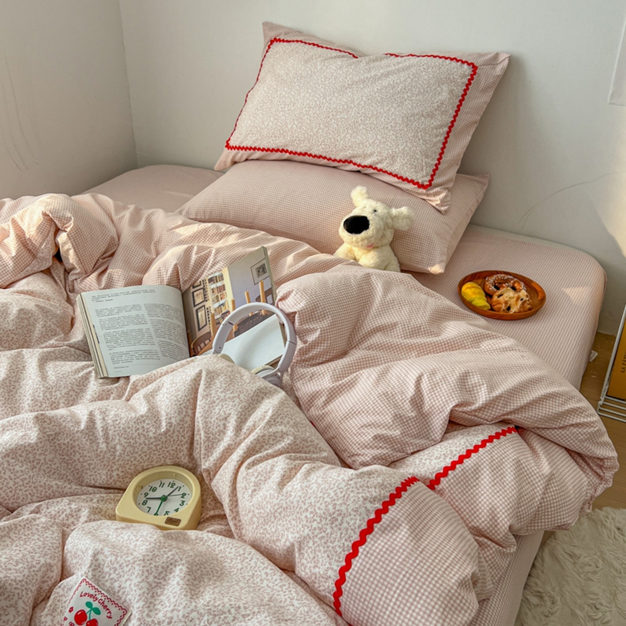 91家纺网 家纺一手货源 找家纺 睡美美家纺 2026新款古法水洗贴布格纹碎花云朵棉四件套-格纹小碎花 格纹小碎花--柔粉