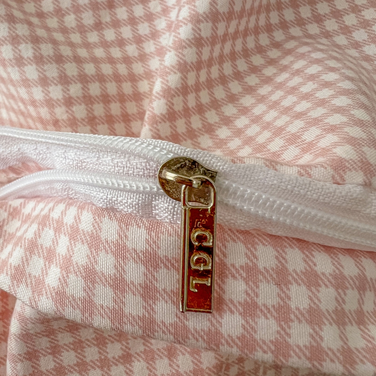 91家纺网 家纺一手货源 找家纺 睡美美家纺 2026新款古法水洗贴布格纹碎花云朵棉四件套-格纹小碎花 格纹小碎花--柔粉