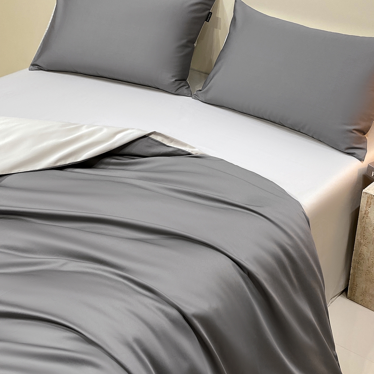 91家纺网 家纺一手货源 找家纺 拼社家纺 2026新款A类全棉50s双股100Pro贡缎长绒棉四件套全棉四件套简约纯色纯棉床上用品 高级灰+雅士灰