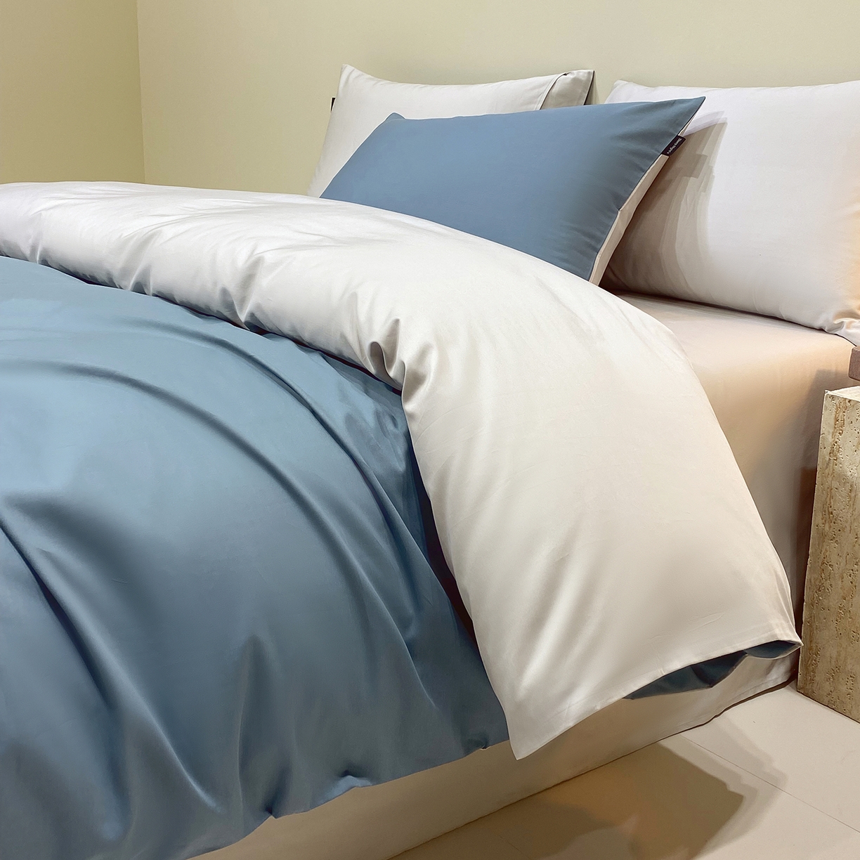 91家纺网 家纺一手货源 找家纺 拼社家纺 2026新款A类全棉50s双股100Pro贡缎长绒棉四件套全棉四件套简约纯色纯棉床上用品 海茵蓝+雅士灰