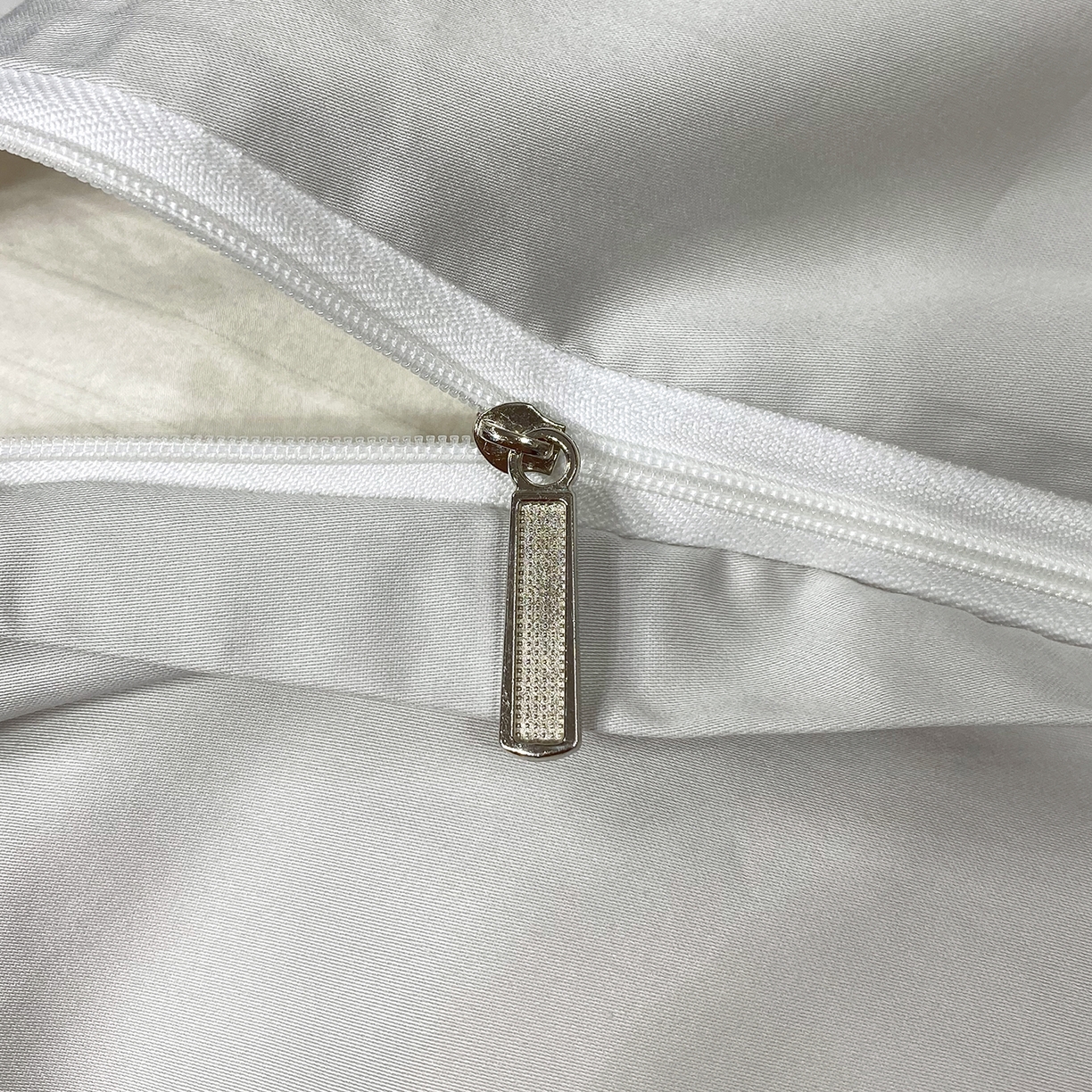 91家纺网 家纺一手货源 找家纺 拼社家纺 2026新款A类全棉50s双股100Pro贡缎长绒棉四件套全棉四件套简约纯色纯棉床上用品 海茵蓝+雅士灰