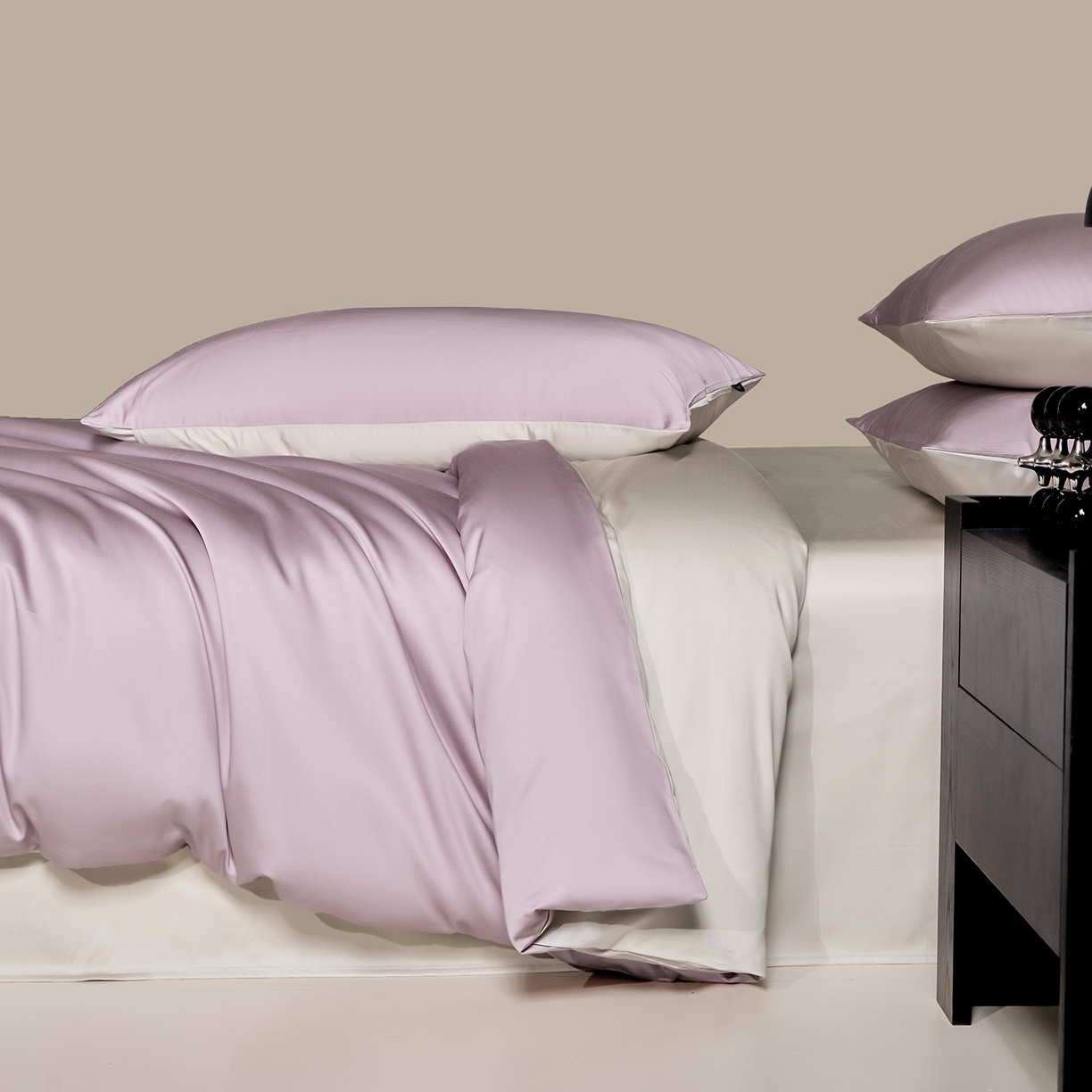 91家纺网 家纺一手货源 找家纺 拼社家纺 2026新款A类全棉50s双股100Pro贡缎长绒棉四件套全棉四件套简约纯色纯棉床上用品 琉璃紫+浅莲灰