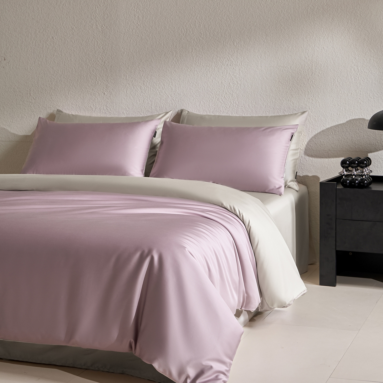 91家纺网 家纺一手货源 找家纺 拼社家纺 2026新款A类全棉50s双股100Pro贡缎长绒棉四件套全棉四件套简约纯色纯棉床上用品 琉璃紫+浅莲灰