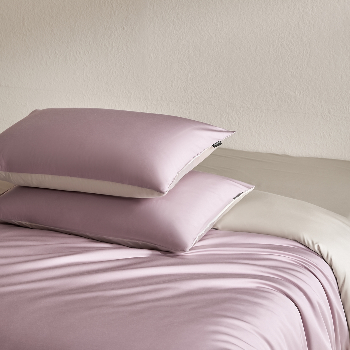 91家纺网 家纺一手货源 找家纺 拼社家纺 2026新款A类全棉50s双股100Pro贡缎长绒棉四件套全棉四件套简约纯色纯棉床上用品 琉璃紫+浅莲灰