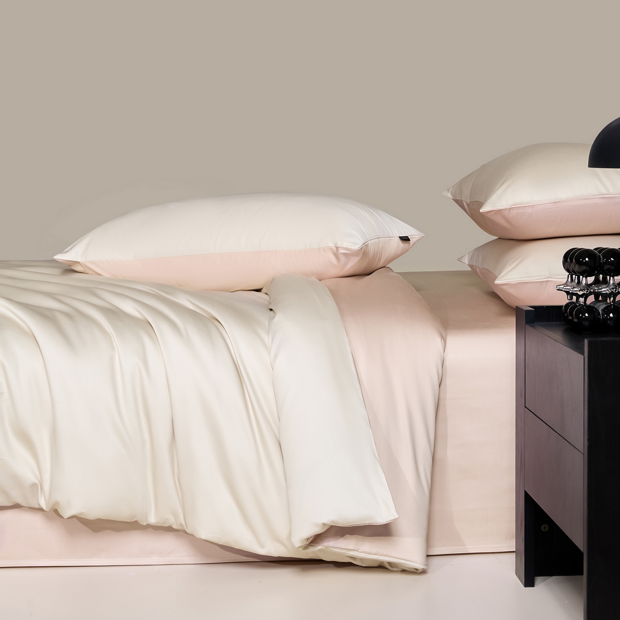 91家纺网 家纺一手货源 找家纺 拼社家纺 2026新款A类全棉50s双股100Pro贡缎长绒棉四件套全棉四件套简约纯色纯棉床上用品 舒肤蕾+香槟色