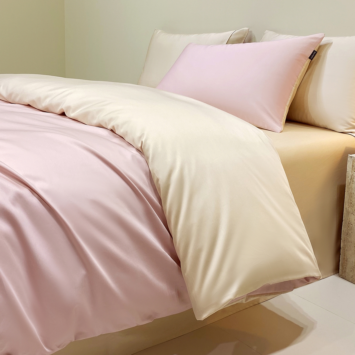 91家纺网 家纺一手货源 找家纺 拼社家纺 2026新款A类全棉50s双股100Pro贡缎长绒棉四件套全棉四件套简约纯色纯棉床上用品 天竺粉+香槟金