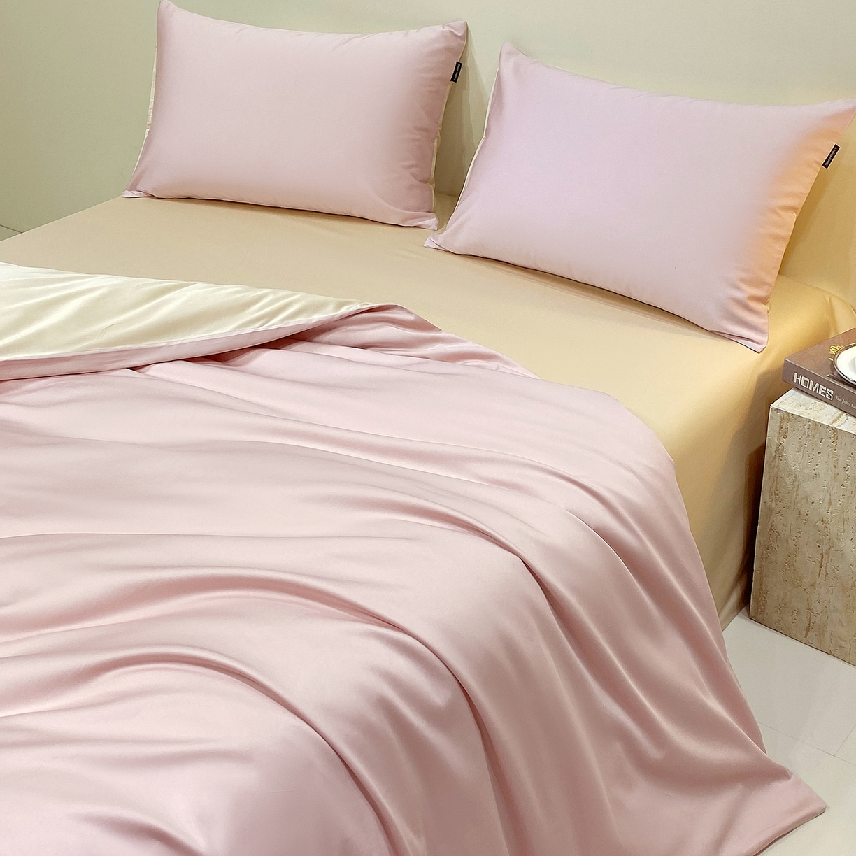 91家纺网 家纺一手货源 找家纺 拼社家纺 2026新款A类全棉50s双股100Pro贡缎长绒棉四件套全棉四件套简约纯色纯棉床上用品 天竺粉+香槟金