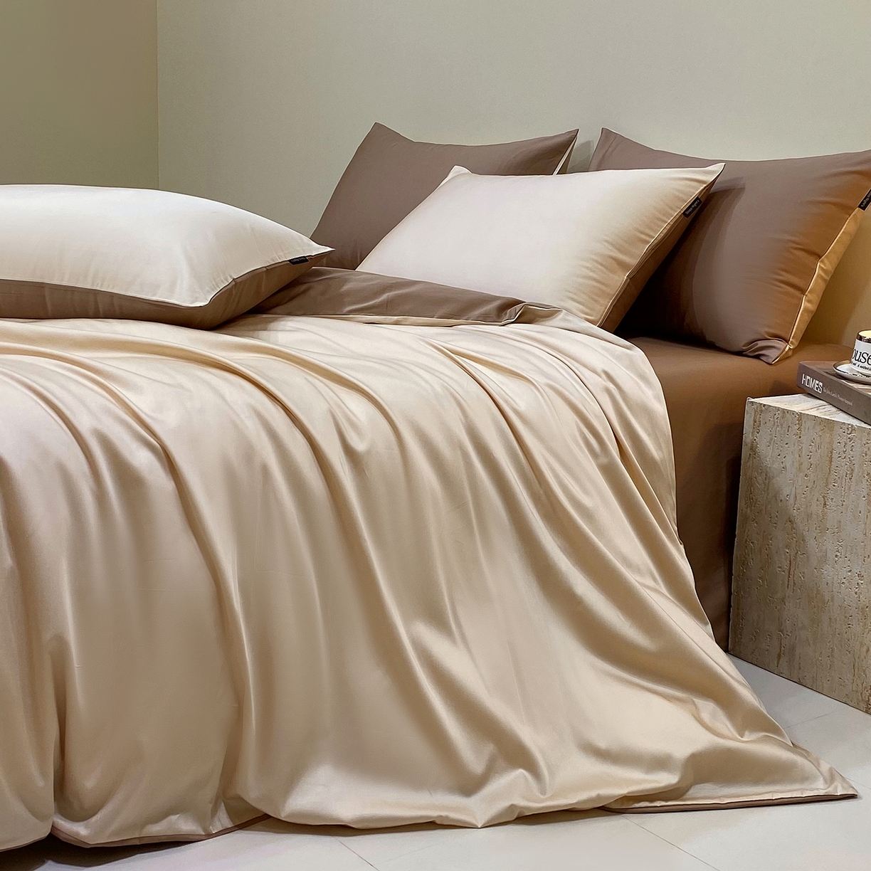 91家纺网 家纺一手货源 找家纺 拼社家纺 2026新款A类全棉50s双股100Pro贡缎长绒棉四件套全棉四件套简约纯色纯棉床上用品 香槟金+雾棕咖