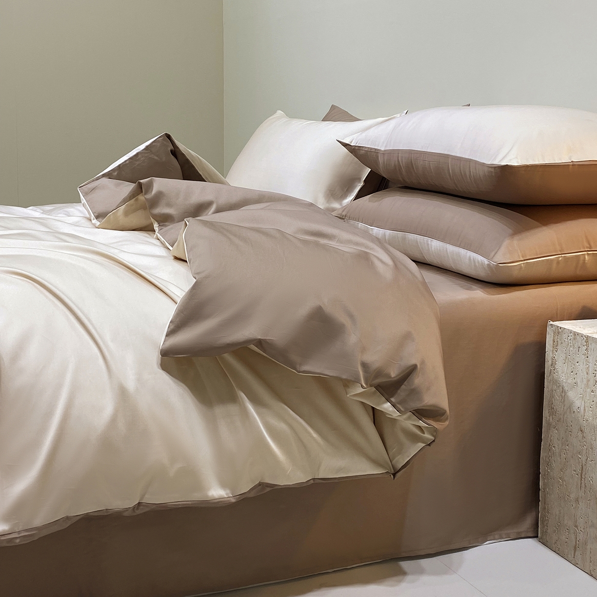 91家纺网 家纺一手货源 找家纺 拼社家纺 2026新款A类全棉50s双股100Pro贡缎长绒棉四件套全棉四件套简约纯色纯棉床上用品 香槟金+雾棕咖