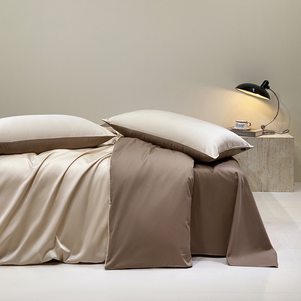 91家纺网 家纺一手货源 找家纺 拼社家纺 2026新款A类全棉50s双股100Pro贡缎长绒棉四件套全棉四件套简约纯色纯棉床上用品 香槟金+雾棕咖