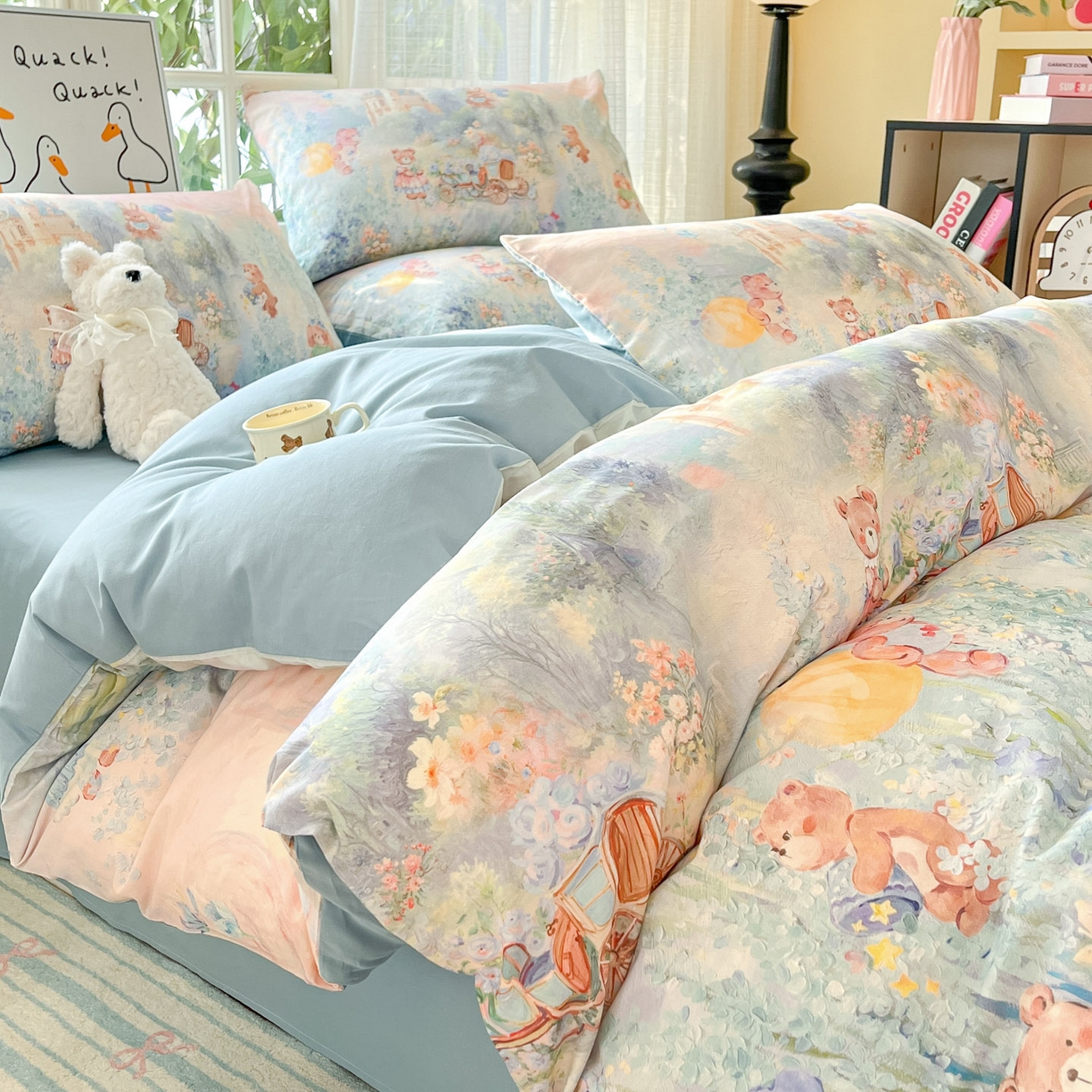 91家纺网 家纺一手货源 找家纺 睡美美家纺 2026新款13070数码印花全棉纯棉动物卡通三件套四件套 花车小熊-蓝