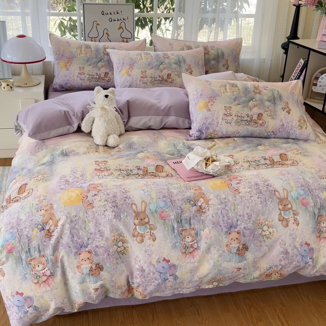 91家纺网 家纺一手货源 找家纺 睡美美家纺 2026新款13070数码印花全棉纯棉动物卡通三件套四件套 花车小熊-紫