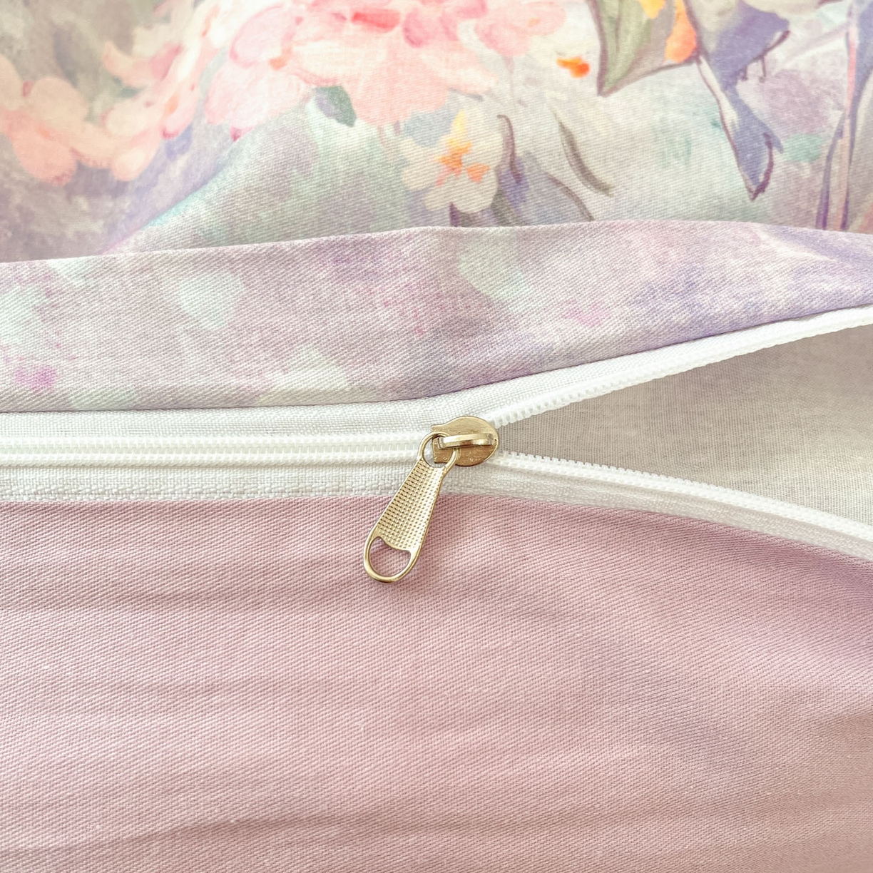 91家纺网 家纺一手货源 找家纺 睡美美家纺 2026新款13070数码印花全棉纯棉动物卡通三件套四件套 木马小象