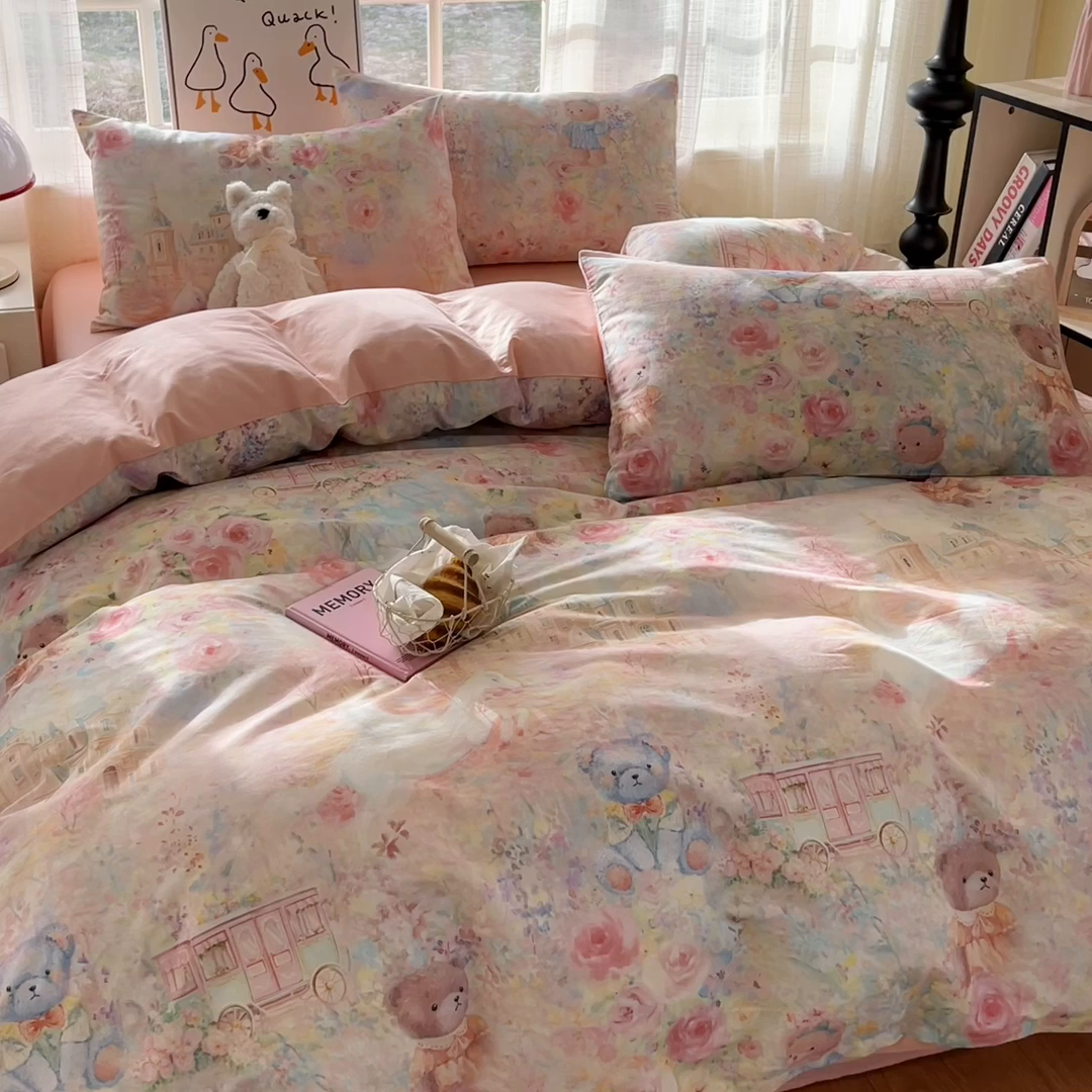 91家纺网 家纺一手货源 找家纺 睡美美家纺 2026新款13070数码印花全棉纯棉动物卡通三件套四件套 熊仔的玫瑰园