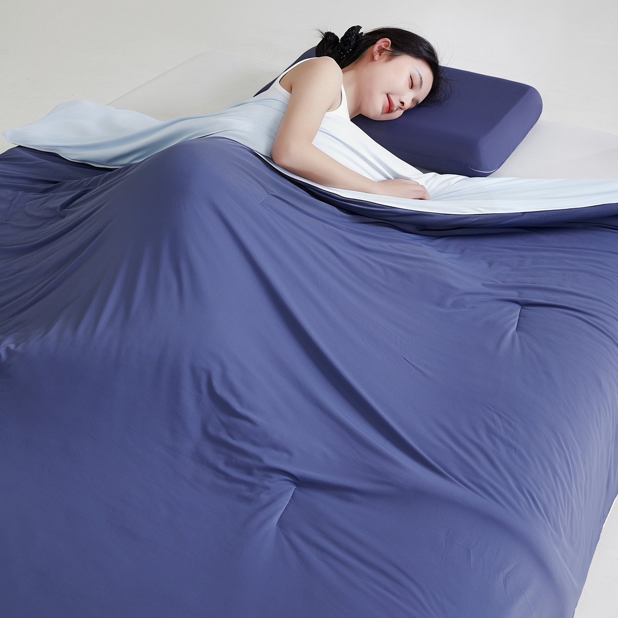 91家纺网 家纺一手货源 找家纺 熙宴家纺 2026新款锦氨凉感MAX脱脂棉花夏被 被子被芯 深蓝+浅蓝