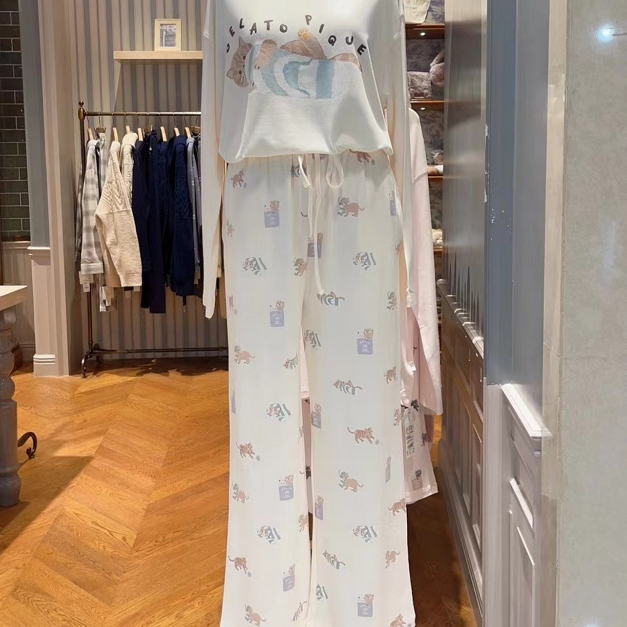 91家纺网 家纺一手货源 找家纺 妍景家居生活馆 2026新款猫咪拖鞋套装 白色