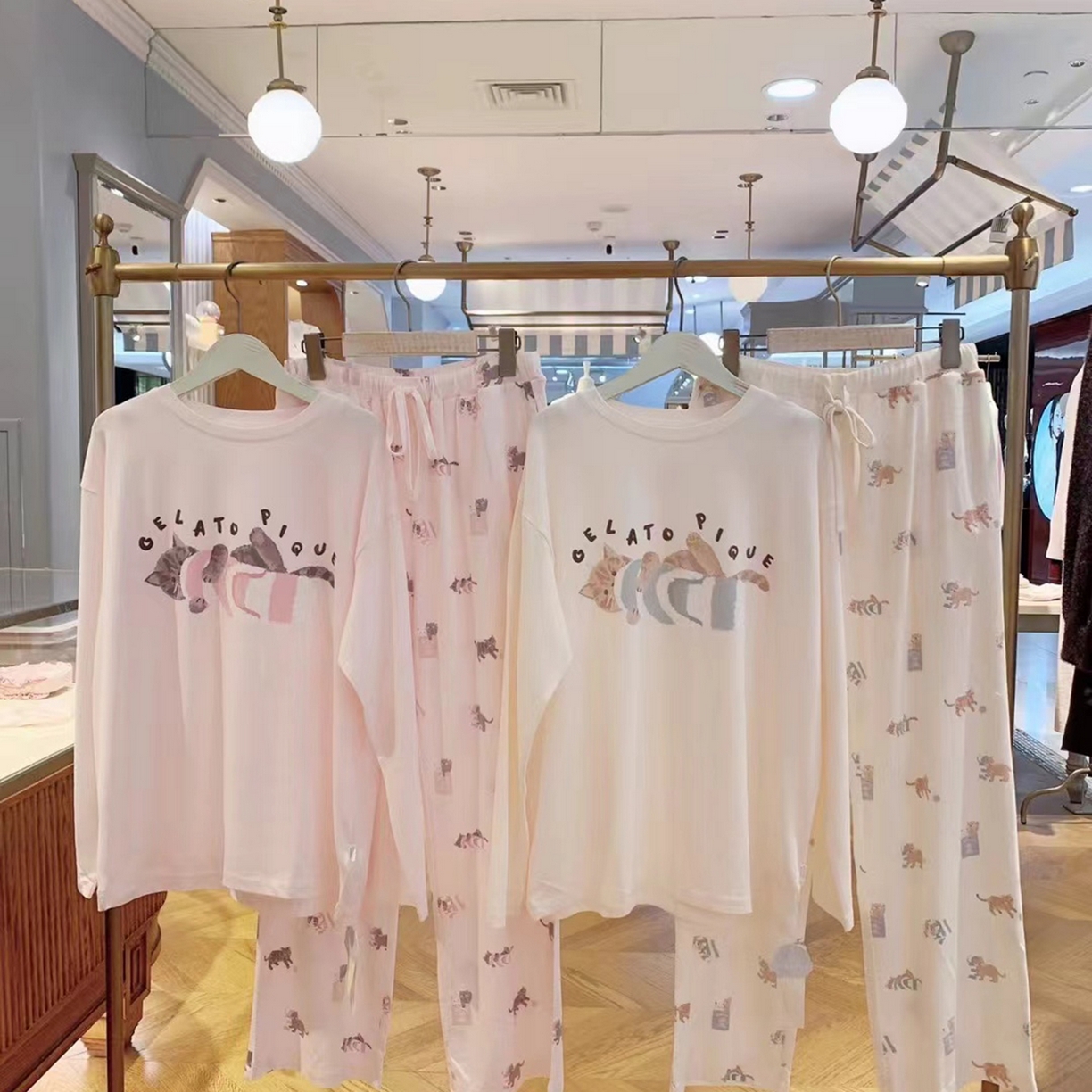 91家纺网 家纺一手货源 找家纺 妍景家居生活馆 2026新款猫咪拖鞋套装 白色