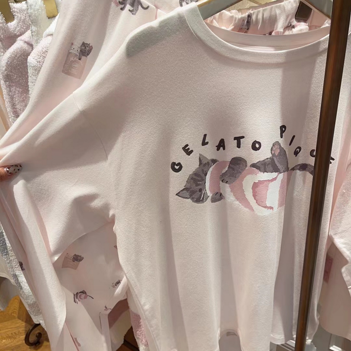 91家纺网 家纺一手货源 找家纺 妍景家居生活馆 2026新款猫咪拖鞋套装 白色