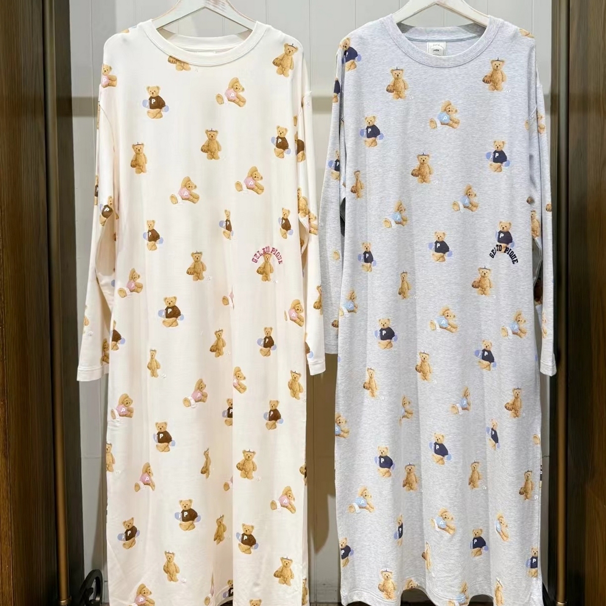 91家纺网 家纺一手货源 找家纺 妍景家居生活馆 2026新款满印运动小熊睡裙 灰色