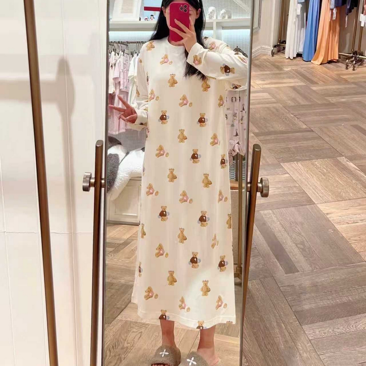 91家纺网 家纺一手货源 找家纺 妍景家居生活馆 2026新款满印运动小熊睡裙 白色