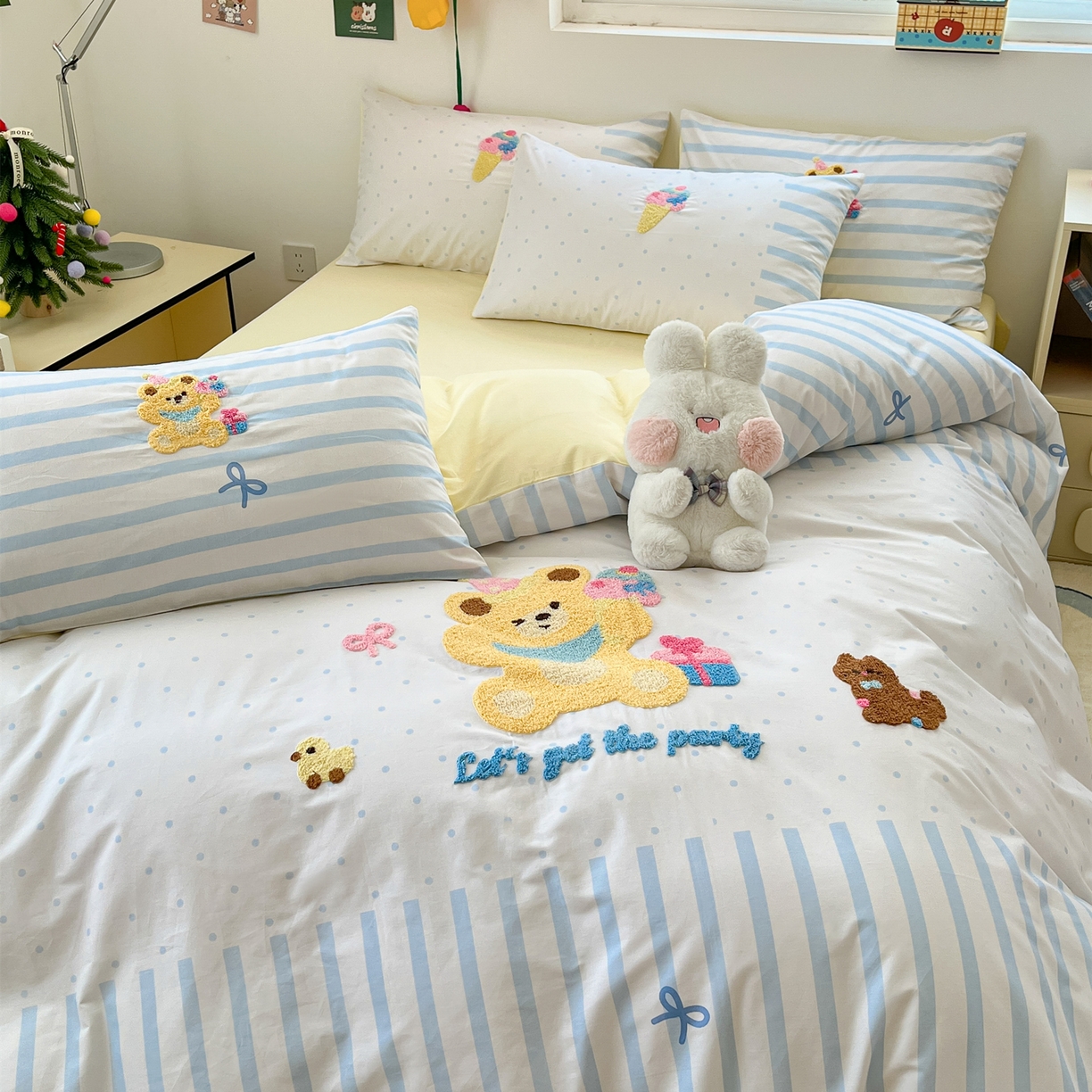 91家纺网 家纺一手货源 找家纺 丽涵家纺 2026新款全棉纯棉数码印大版定位毛巾绣四件套 小狗冰淇淋