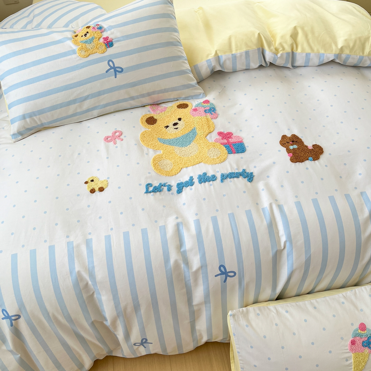 91家纺网 家纺一手货源 找家纺 丽涵家纺 2026新款全棉纯棉数码印大版定位毛巾绣四件套 小狗冰淇淋