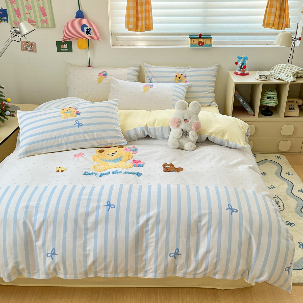 91家纺网 家纺一手货源 找家纺 丽涵家纺 2026新款全棉纯棉数码印大版定位毛巾绣四件套 小狗冰淇淋