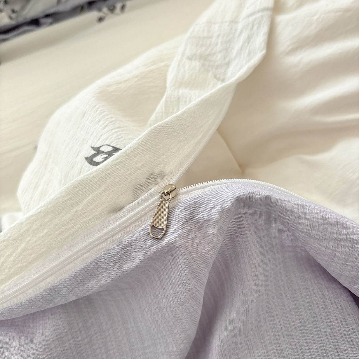 91家纺网 家纺一手货源 找家纺 民新家纺 2026新款泡芙双层纱床盖款四件套 蝴蝶飞舞